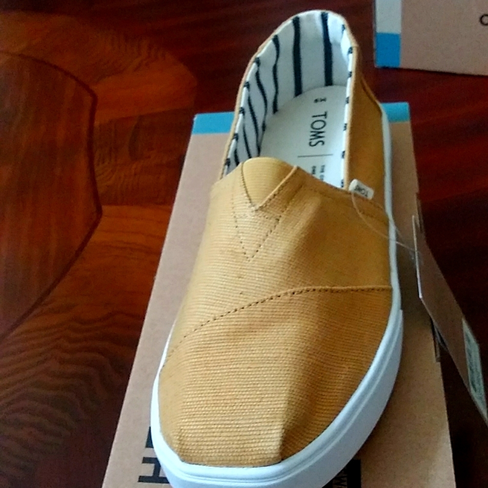 TOMS Classic Bright Gold Heritage Canvas.